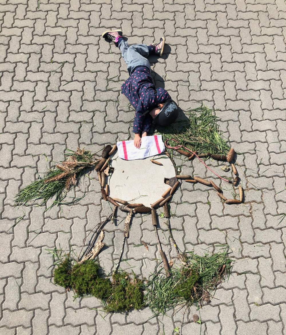 Der Kommentar zum Bild: «Unsere Kinder erhalten vom Kindergarten auch Hausaufgaben. Und weil sie das ja noch nicht alleine können, kommt dann sowas raus…»